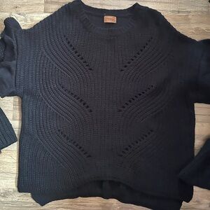POL Black Knit Cut-Out‎ Shoulder
Sweater oversized